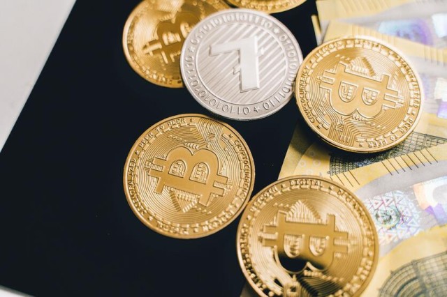 سوق العملات المشفرة يمحو 90 مليار دولار من قيمته السوقية مع هبوط بتكوين دون الـ 30 ألف دولار