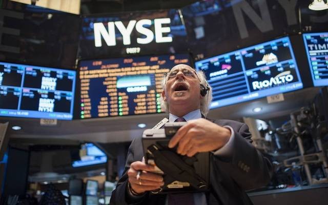 الأسهم الأميركية تهبط بفعل توقعات شركات التجزئة
