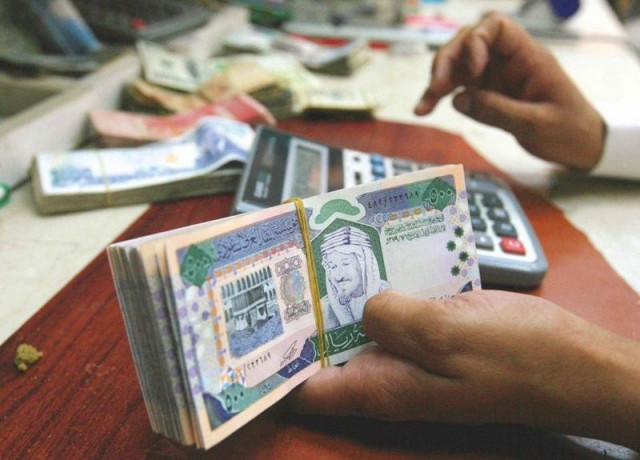 تحويلات الأجانب في السعودية تعاني هبوطاً حاداً