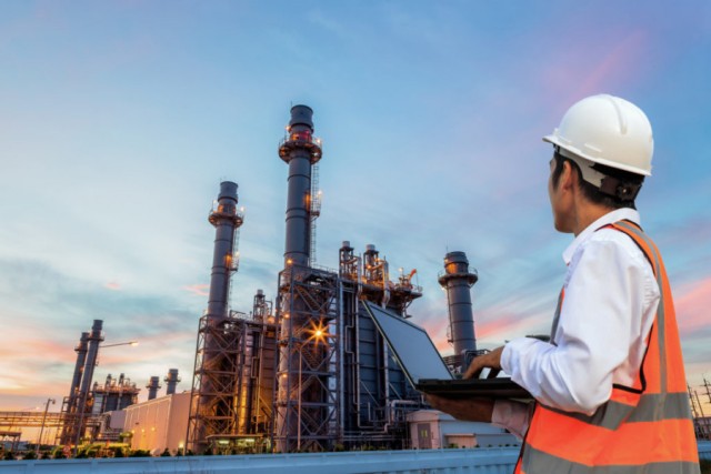 هندسة البترول .. مهنة المال والمخاطر