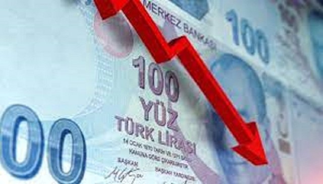 الليرة التركية تتراجع بقوة في التعاملات الصباحية