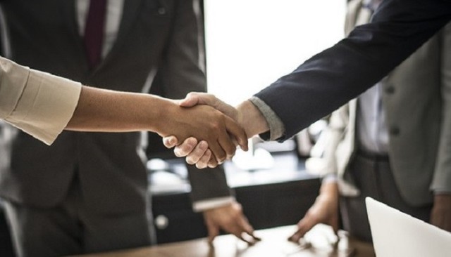 سوق أبوظبي يترقب اندماج مُحتمل بين 3 بنوك إماراتية