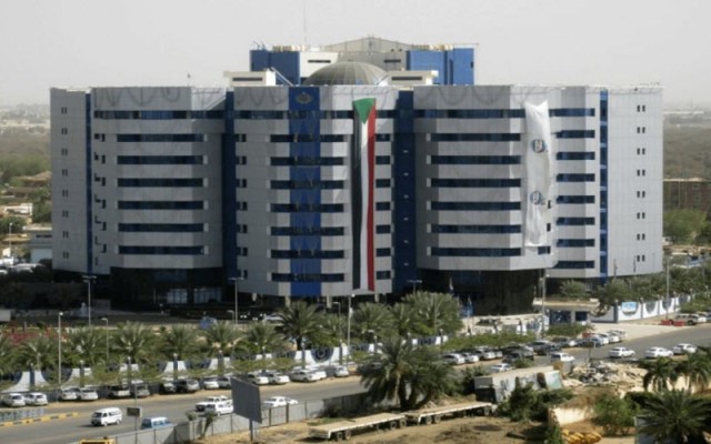 المركزي السوداني يرفع سعر العملة