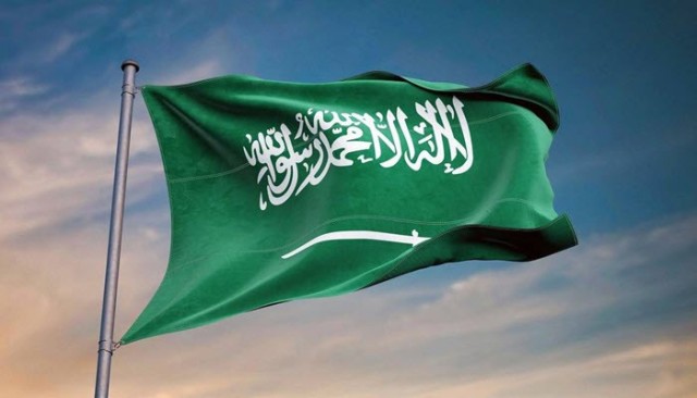 السعودية تمدد إيقاف العمل بالحكومة والقطاع الخاص حتى إشعار آخر