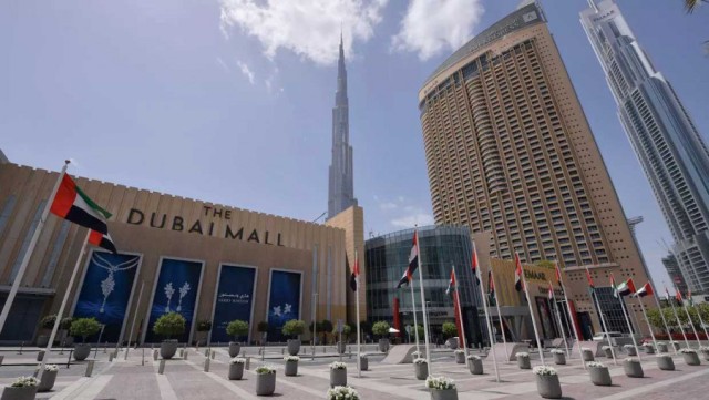دبي تفتح المـراكز التجارية والشركات الخاصة