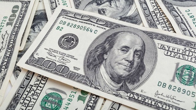 الدولار يصل إلى الذروة في 2021