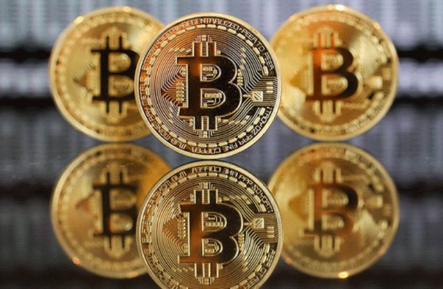 "بيتكوين" تصل لمستوى قياسي جديد فوق 23 ألف دولار