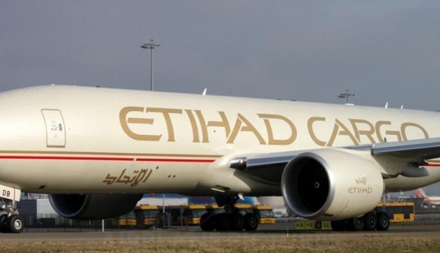 الاتحاد للطيران تخفض الرواتب إلى 50%