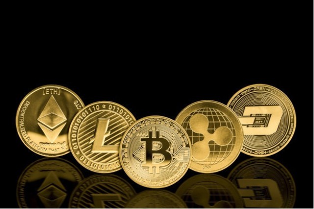 لأول مرة منذ شهر .. بيتكوين تتجاوز 50 ألف دولار