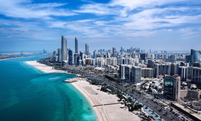 الإمارات تفتح تأشيرات السياحة لمتلقي لقاح كورونا