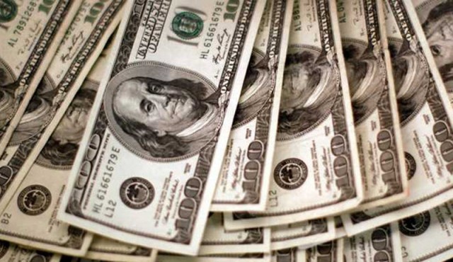 The dollar falls to its lowest level in two and a half years