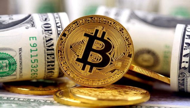 بيتكوين تسجل أعلى سعر وتتخطى 62 ألف دولار