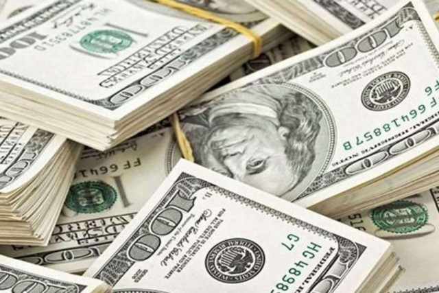 الدولار يصعد لأعلى مستوى في 20 عاماً مقابل الين