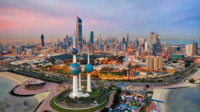 الكويت تخفض رواتب العاملين بنسبة 50%