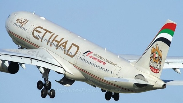 طيران الاتحاد تطلب من موظفيها الحصـول على إجازات