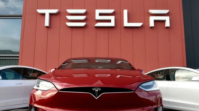Tesla stock fell after Musk's tweets