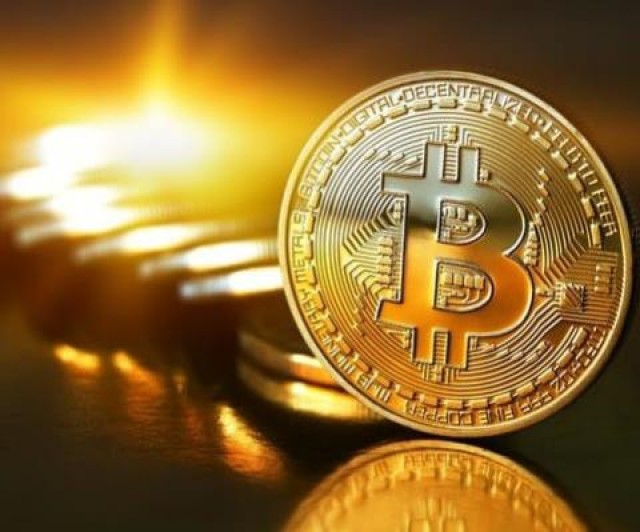 "بيتكوين" تهوي إلى أدنى مستوى في 3 أشهر