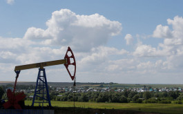 Oil prices flat, bounce off lows