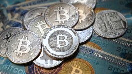 Bitcoin falls below $76,000 due to concerns over the Iranian conflict and a hardline federal policy.