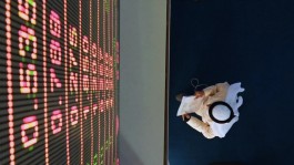 Arab stock markets showed mixed performance at the start of Monday's session.