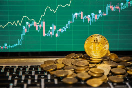 تخفيض قيمة العملة الصينية يدفع البيتكوين للارتفاع