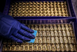 Gold prices record first loss in 6 weeks