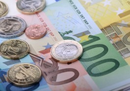 The euro is under negative pressure due to global energy prices.