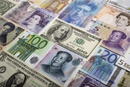 اليورو يتخلى عن ذروة أسبوع قبل انطلاق فعاليات اجتماع المركزي الأوروبي