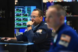 US stock futures steady at start of week