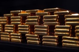 أسعار الذهب تنخفض بعد تراجع ترامب عن تهديده بإقالة باول