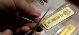 Gold rises as the dollar declines and investors await US jobs data