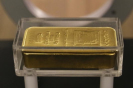 الذهب يكافح لكسر مستوى 2000 دولار وضعف على الطلب 
