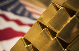 مكاسب الدولار تلقي بظلالها على أسعار الذهب