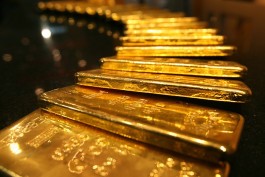 Gold prices steady, await signals on future interest rates