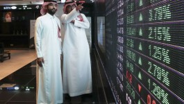 Arab indices showed mixed performance at the start of Sunday's session.
