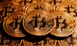 "بيتكوين" تكسـر حاجز 35 ألف دولار
