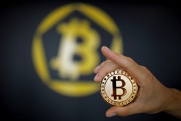 Bitcoin falls to $91,800 as sentiment wavers ahead of CPI test