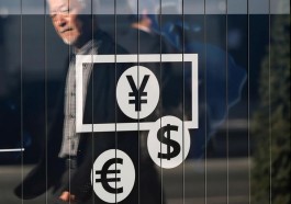 الين واليوان يتراجعان وسط خلاف دبلوماسي؛ والدولار يرتفع قبل اختبار بيانات الوظائف