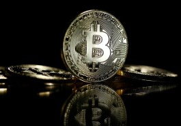 Bitcoin rises above $71,000 amid conflicting signals over Iran war