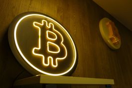 انخفاضات حادة تضرب العملات الرقمية...والبيتكوين تكسر هذا المستوى لأسفل