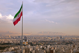 إيران تفتتح أول مرفأ نفطي لها على خليج عُمان لتفادي مضيق هرمز