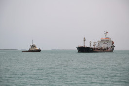 Chinese commercial ships carry less insurance to cross the Red Sea