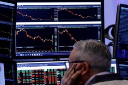 US stocks close higher, posting weekly gains
