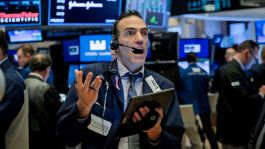 ديبسيك" تثير الرعب.. أسهم أميركا تمحو أكثر من تريليون دولار!