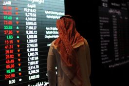 بورصات الخليج تستقر في المنطقة الحمراء بالمستهل مع بدء سريان رسوم ترامب الجمركية