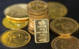 Gold prices remained stable as markets awaited news on peace talks between Washington and Tehran.