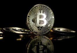 البيتكوين تقفز مع الإغلاق الحكومي الأمريكي وسط توقعات بانفجار صعودي