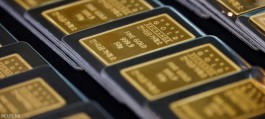 Gold stabilizes as traders assess inflation risks and oil supply shock.