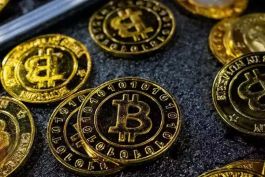 البيتكوين استقرار عند 118.5 ألف دولار وسط حذر بشأن أسعار الفائدة والتعريفات