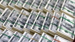 الدولار يتحرك في نطاق ضيق مع ترقب إعلان ترامب سياساته للرسوم الجمركية